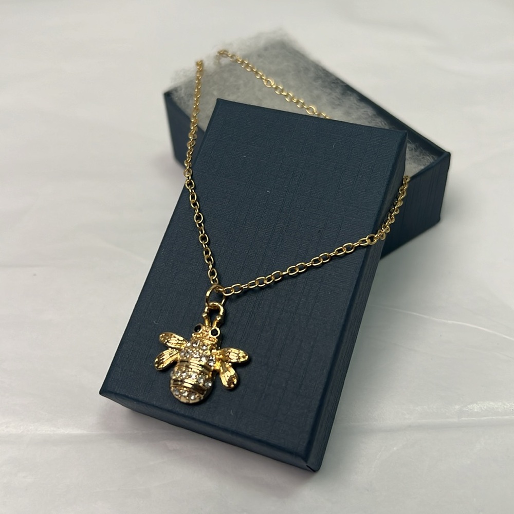BEE Dainty Bumblebee Bee Bling Bee Pendant Necklace NWT